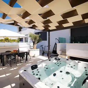 sopic-luxury-apartment-with-private-whirlpool.hotelinzadar.com/
